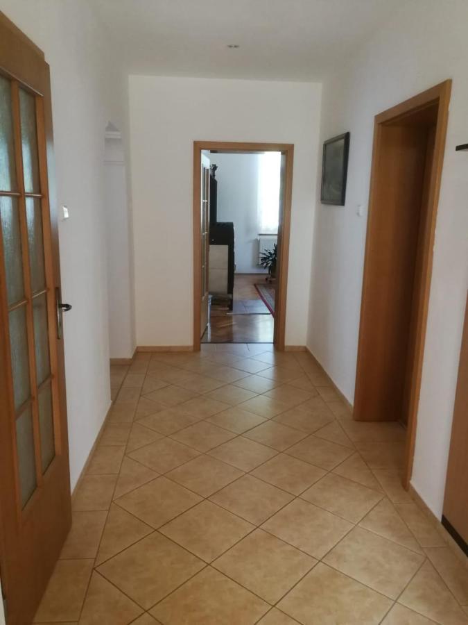 Apartman Kraslice Luaran gambar