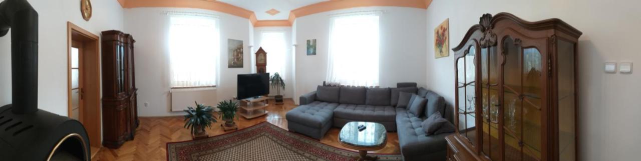 Apartman Kraslice Luaran gambar